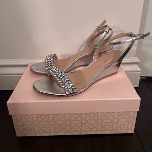 Jewel Badgley Mischka Bellevue Ankle Strap Wedge size 8.5